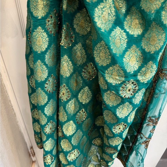 Frontier Green and Gold Saree with hand embroidery - Picture 8 of 17